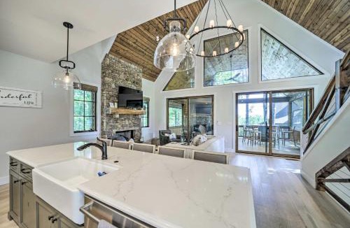 Glenville House | 7 Mi to Ski Sapphire Valley: Resort-Style Retreat