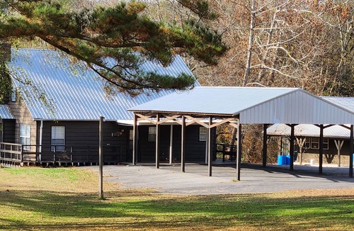 Guntersville House | 8. Beautiful secluded creek front lodge sleeps 19