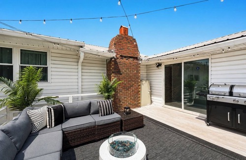Avondale House | 8 BR Theater Game Room Fire Pit Sleeps 15