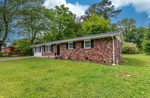 Addison Heights Cottage | 941 Pine Manor Family