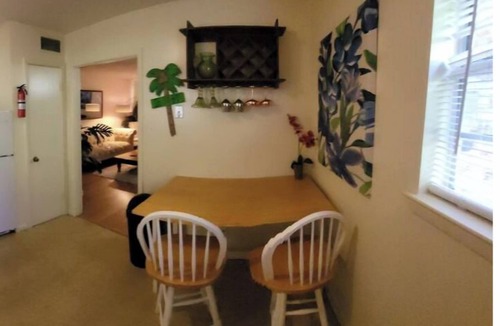Hannon Park Condo | A charming 2 bedroom condo in the historic district of downtown Mobile.