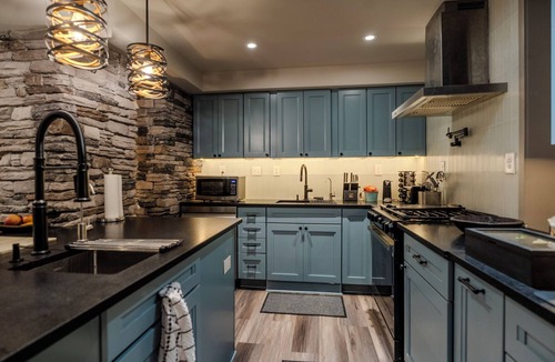 Southwest Raleigh Apartment | A Cozy, 2BR 2.5BA, Concert, Game Day & Business Traveler Hidden Gem—Comfort & Convenience with a Touch of Luxury in Five Points—the Heart of Raleigh