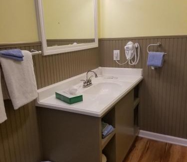 Maggie Valley Hotel | A Holiday Motel - Maggie Valley