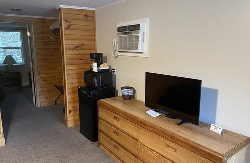 Maggie Valley Hotel | A Holiday Motel