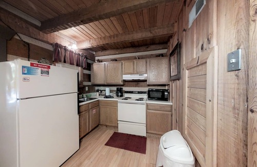Rocky Grove Cabin | A Love Shack 1 Bedroom Cabin by RedAwning