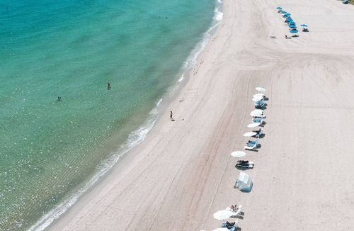 Bal Harbour Apartment | Accessible Studio with King Size Bed Kitchenette, Steps Away from Bal Harbour Beach