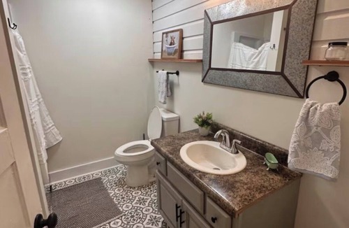 Joppa House | Adorable 2-bedroom Farmhouse in beautiful Lake Guntersville