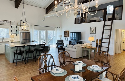 Logan Cabin | Adorable Cabin on Smith Lake in AL. Beautiful views and comfy living for you!