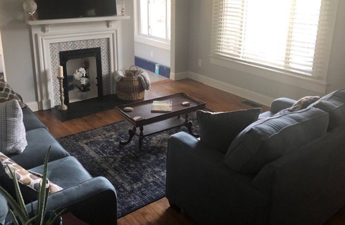 Belmont House | Adorable Cottage in Belmont