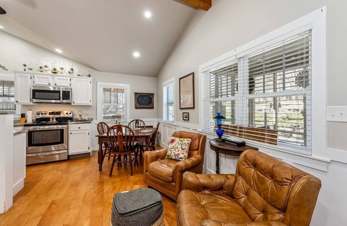 Mentone Cottage | Adorable Cottage with Fire Pit, Yard and Jacuzzi in Mentone, Alabama