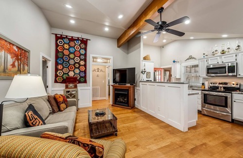 Mentone Cottage | Adorable Cottage with Fire Pit, Yard and Jacuzzi in Mentone, Alabama
