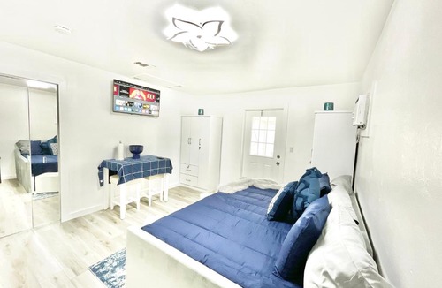 Caloosahatchee Apartment | Adorable studio in downtown Cape Coral near beach!