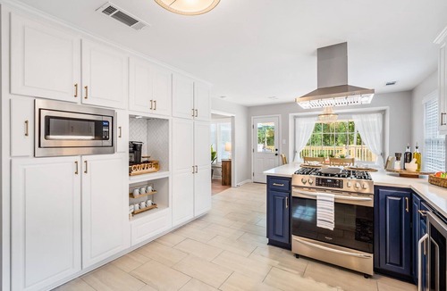College Park House | Airy 5br home w/pool, outdoor living, game room