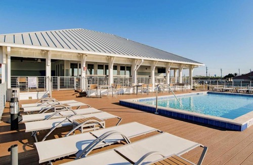 Ono Island Villa | Airy townhouse with pool hot tub central AC & washerdryer - dog-friendly