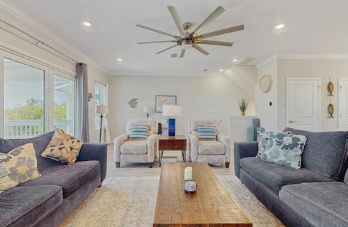 Ono Island Villa | Airy townhouse with pool hot tub central AC & washerdryer - dog-friendly