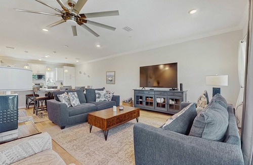 Ono Island Villa | Airy townhouse with pool, hot tub, central AC, & washer/dryer - dog-friendly