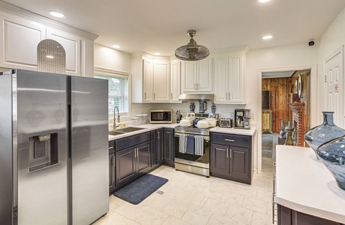 Albany House | Albany Home w/Large Yard, 5 Mi to Downtown!