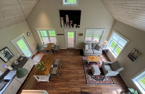 Woodstock Cottage | All New 1-bedroom cottage on a private pond in Woodstock with WiFi, AC