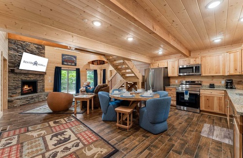 Ridgedale Cabin | All New True Log Cabin Near Thunder Ridge&Big Cedar Pvt Hot Tub Bonus Loft Free Daily Tickets