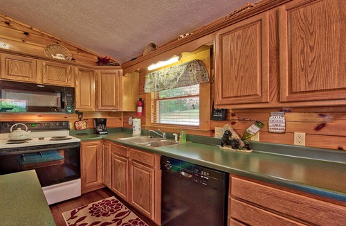 Maggie Valley House | Almost Heaven "The Cliffs" Amazing views, 2 stories.