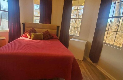 Marietta House | Amazing 2Bd/1Bth guest suite & Private tree house