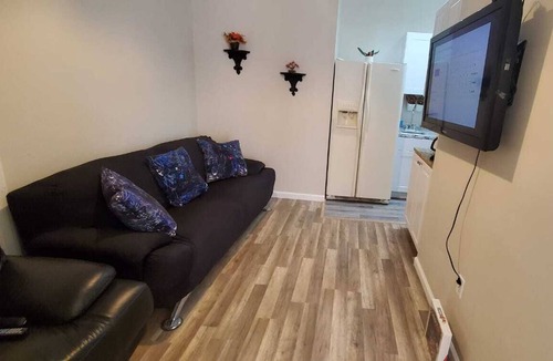 Marietta House | Amazing 2Bd/1Bth guest suite & Private tree house