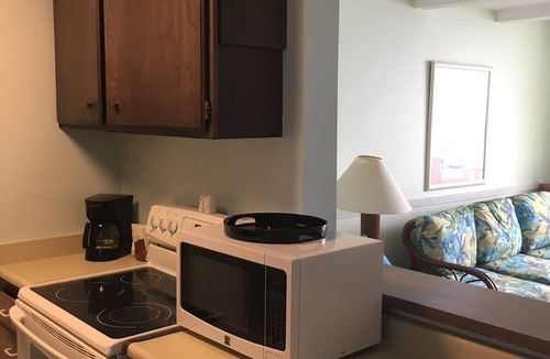 Historic Kailua Village Condo | Amazing Oceanfront Condo 🐠 with Out of this World Ocean Views! 🌅 - Hale Kona Kai 203