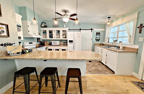 Oak House | Amazing River House! Perfect for the whole family ~ BOOK TODAY