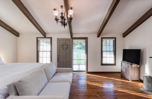 New Market House | Amber Cabin by AvantStay Cozy Mountain Retreat