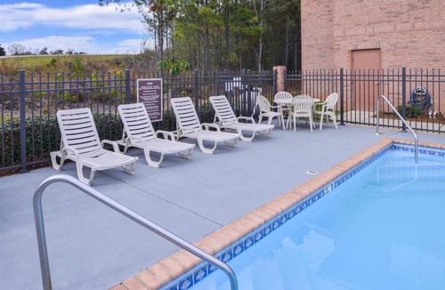 Wiggins Hotel | Americas Best Value Inn Wiggins