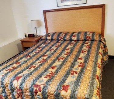 North Spokane Hotel | Apple Tree Inn