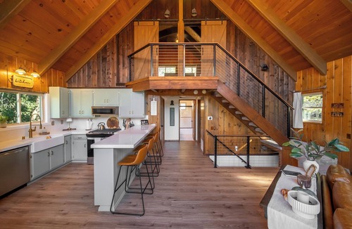 Lake Arrowhead Cabin | Arrowhead Woods, 3 stories mountain retreat with 3 bedrooms, 3 baths, fam room.