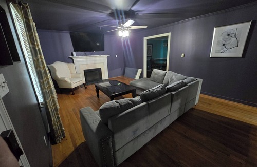 Mosby House | Artfully Elegant 3-bedroom house in Mechanicsville