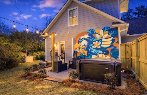 Ocean Springs House | Artsy Downtown Retreat with Hot Tub