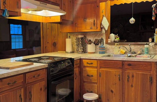 Morrow Cabin | Artsy Eclectic 3-bedroom lodge in beautiful Morrow