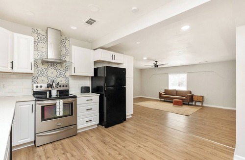 Houston County House | AtHome+1 Stay | Roomy 3 Bedroom | Fenced Backyard
