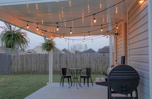 Houston County House | AtHome+1 Stay | Suburban 3 BR | Fenced Yard