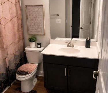 Morrow House | ATL Airport Retreat 3BR-3BA King Suite FreeParking