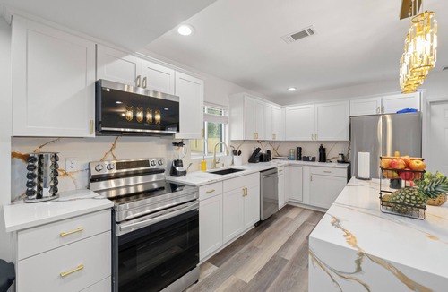 Church Street House | Atlanta 7BR Royal Vista Manor Retreat sleeps 26