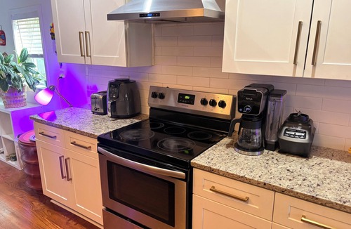Pittsburgh House | Atlanta Artist Retreat 2br w/Private Patio + Parking