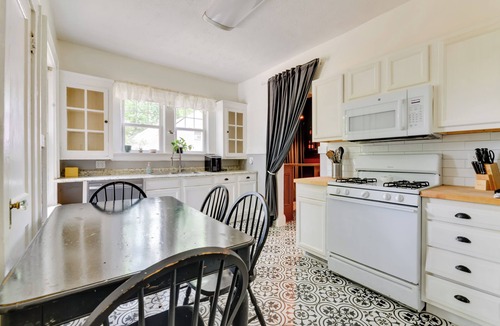 Atlanta House | Atlanta Home w/Deck: 6 Mi to Downtown!