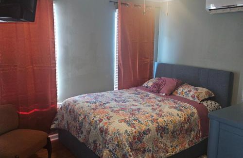 Downtown Atlanta House | Atlanta's Furnished Rooms- Walk to Ga Aquarium, GWCC & Mercedes Benz Stadium