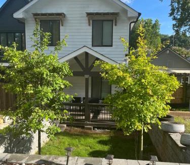 Summerhill House | Atlanta Unit 2 Room 3 - Atlanta Bests Kept Secret Private Bedroom & Bathroom