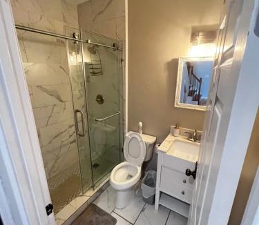 Summerhill House | Atlanta Unit 2 Room 3 - Atlanta Bests Kept Secret Private Bedroom & Bathroom