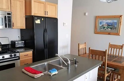 Park City Condo | **Available for Sundance** 3 Hot Tubs, Ground Level Unit, Affordable Rates