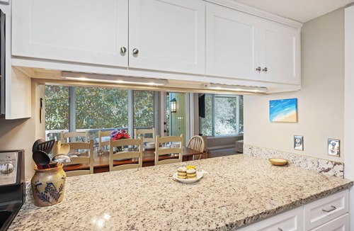 West Beach Village Condo | Awesome Kiawah 3 bedroom Condo- 5 MINUTES to BEACH!
