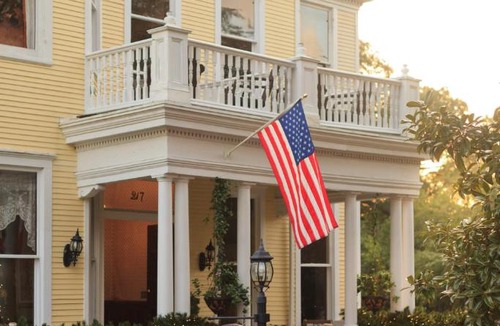 Historic Downtown Savannah Bed & Breakfast | Azalea Inn and Villas