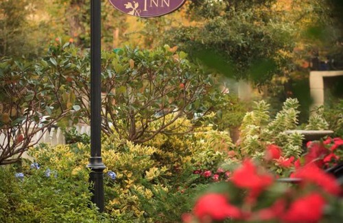Historic Downtown Savannah Bed & Breakfast | Azalea Inn and Villas