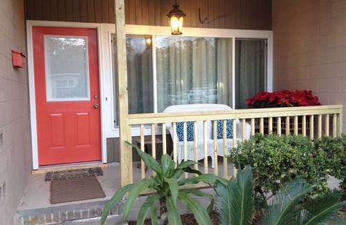 Jekyll Island Cottage | B Beach, Golf, Tennis and Fun for the whole family Sandy Toes & Salty Kisses B
