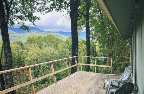 Balsam Cabin | Balsam Station - A Cozy 70s-era Mountain House in WNC